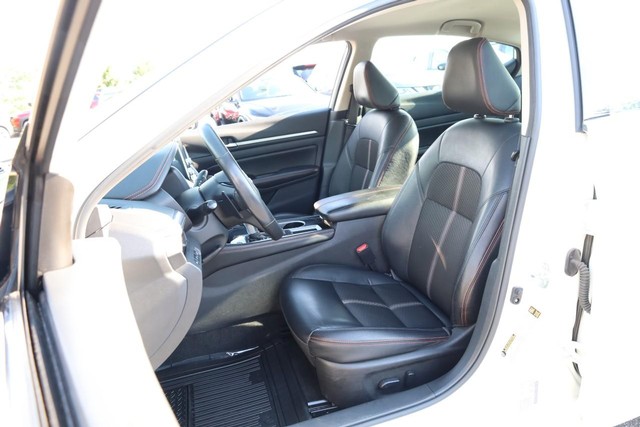 Nissan Altima Vehicle Image 08
