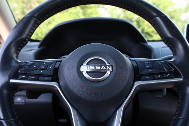 Nissan Altima Vehicle Image 09