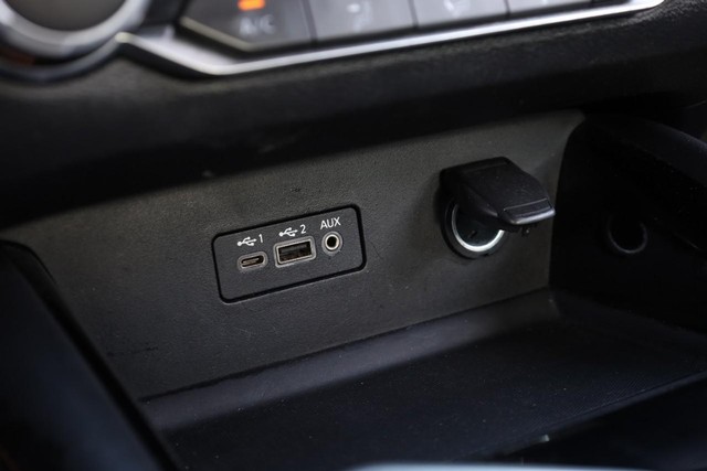 Nissan Altima Vehicle Image 14