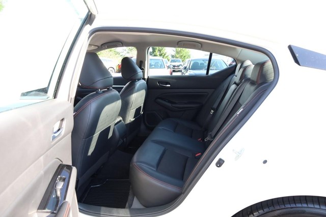 Nissan Altima Vehicle Image 19