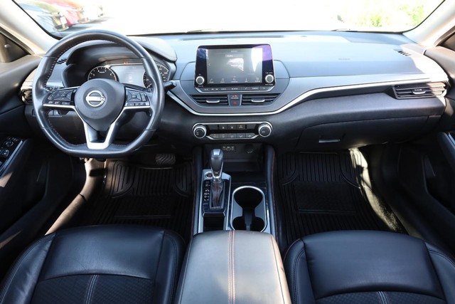 Nissan Altima Vehicle Image 21