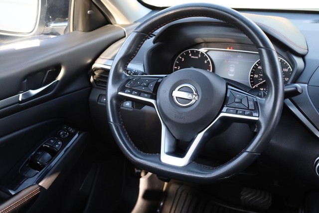 Nissan Altima Vehicle Image 22