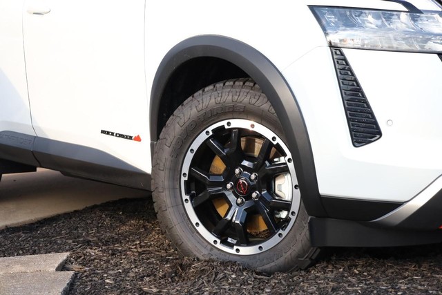 Nissan Pathfinder Vehicle Image 03