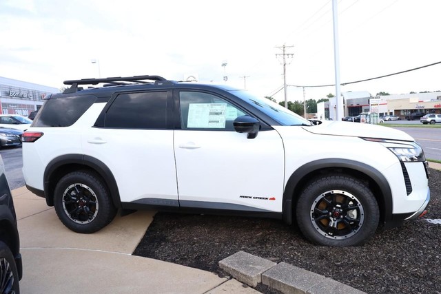 Nissan Pathfinder Vehicle Image 05