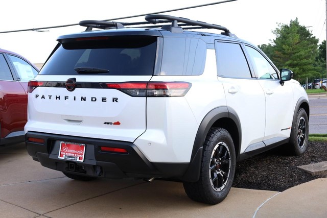 Nissan Pathfinder Vehicle Image 06