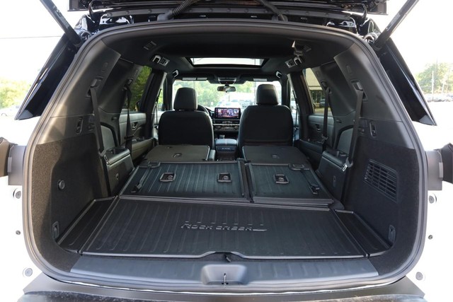 Nissan Pathfinder Vehicle Image 10
