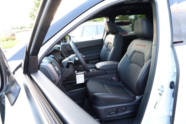 Nissan Pathfinder Vehicle Image 11