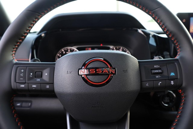 Nissan Pathfinder Vehicle Image 14