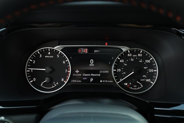 Nissan Pathfinder Vehicle Image 15