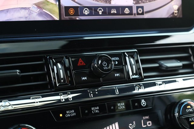 Nissan Pathfinder Vehicle Image 18