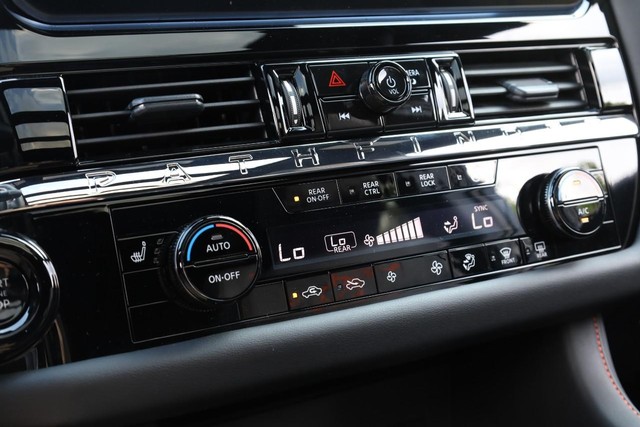 Nissan Pathfinder Vehicle Image 19