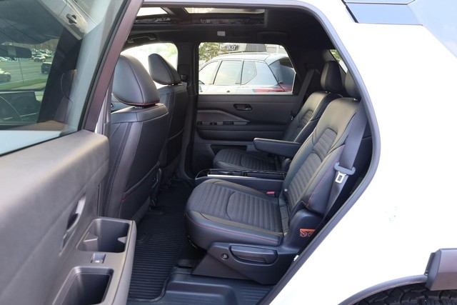 Nissan Pathfinder Vehicle Image 26