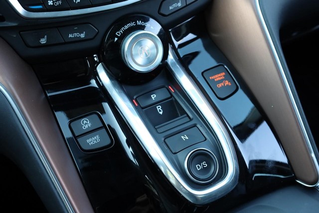 Acura TLX Vehicle Full-screen Gallery Image 15