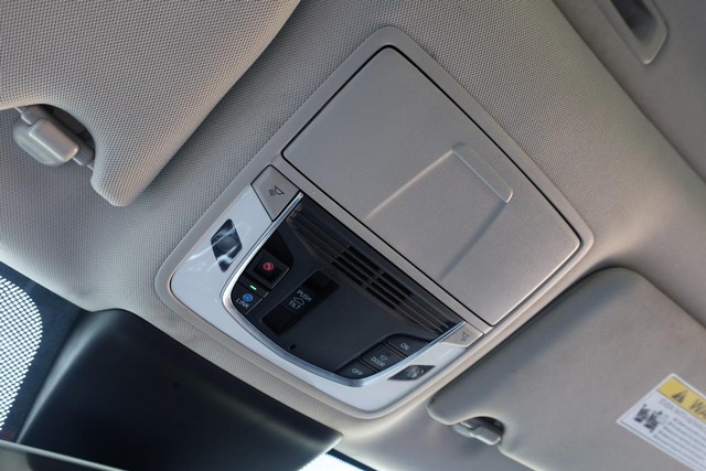 Acura TLX Vehicle Full-screen Gallery Image 17