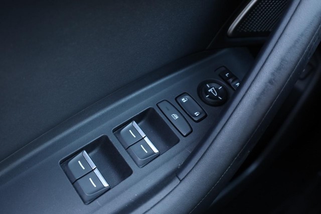 Acura TLX Vehicle Full-screen Gallery Image 18
