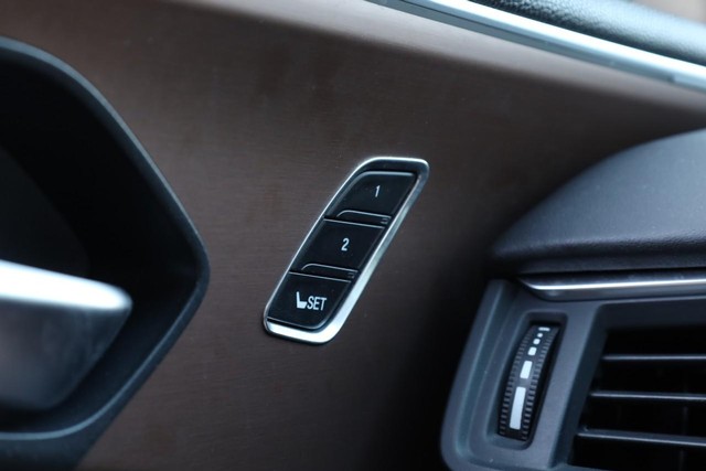 Acura TLX Vehicle Full-screen Gallery Image 19