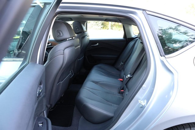 Acura TLX Vehicle Full-screen Gallery Image 21