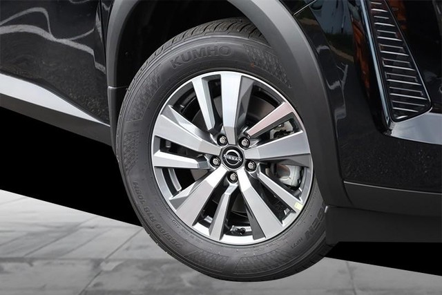 Nissan Pathfinder Vehicle Full-screen Gallery Image 3