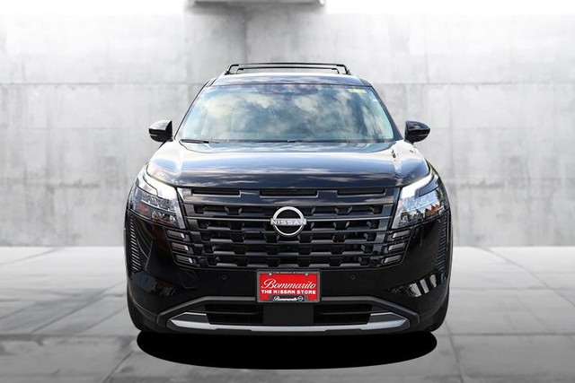 Nissan Pathfinder Vehicle Full-screen Gallery Image 4