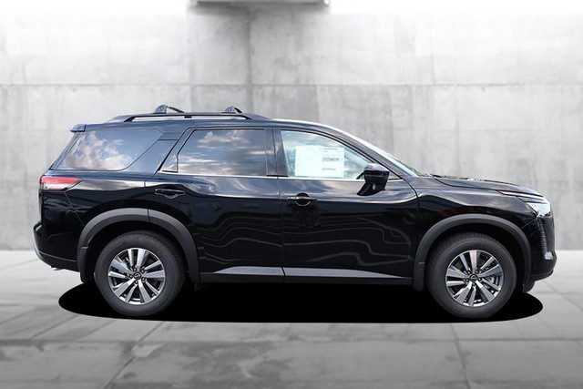 Nissan Pathfinder Vehicle Full-screen Gallery Image 5