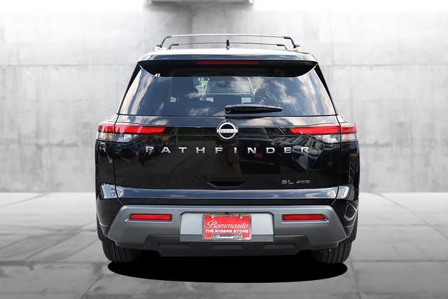 Nissan Pathfinder Vehicle Full-screen Gallery Image 6