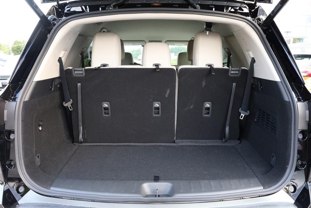 Nissan Pathfinder Vehicle Full-screen Gallery Image 7