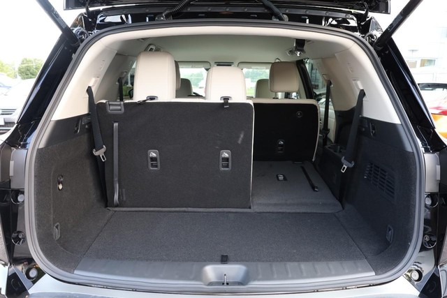 Nissan Pathfinder Vehicle Full-screen Gallery Image 8