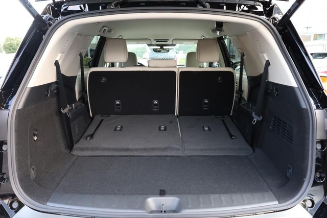Nissan Pathfinder Vehicle Full-screen Gallery Image 9