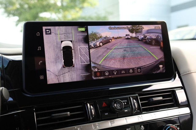 Nissan Pathfinder Vehicle Full-screen Gallery Image 13
