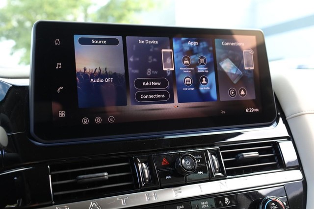 Nissan Pathfinder Vehicle Full-screen Gallery Image 14