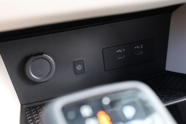 Nissan Pathfinder Vehicle Full-screen Gallery Image 16