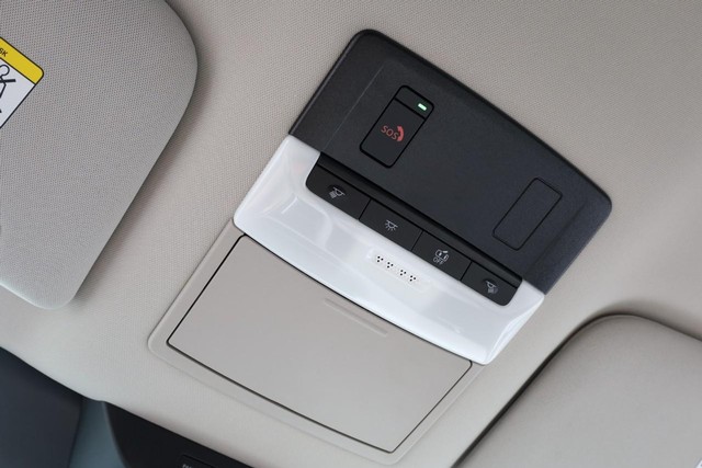 Nissan Pathfinder Vehicle Full-screen Gallery Image 18