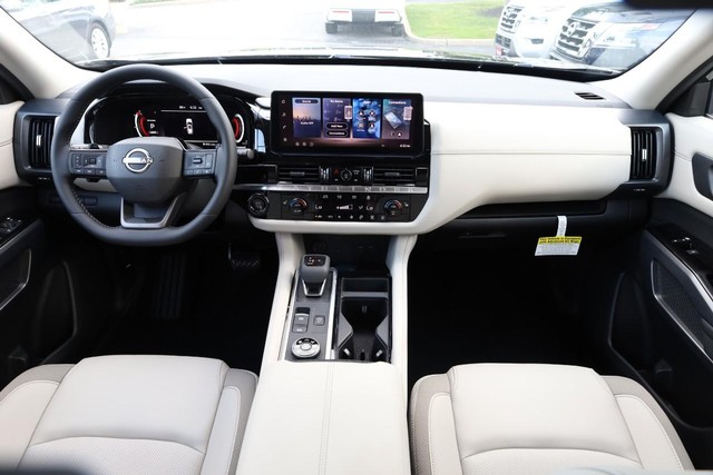 Nissan Pathfinder Vehicle Full-screen Gallery Image 24