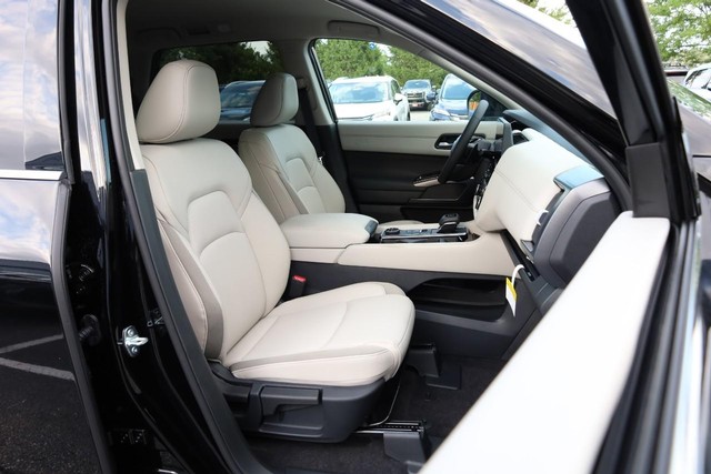 Nissan Pathfinder Vehicle Full-screen Gallery Image 27