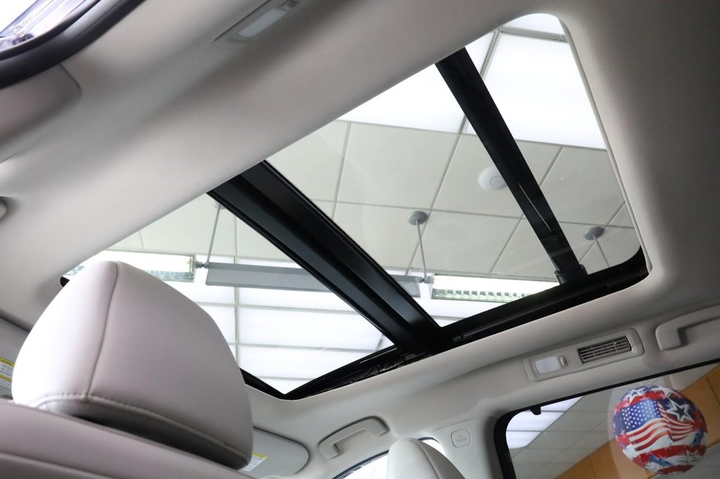 Nissan Pathfinder Vehicle Image 12