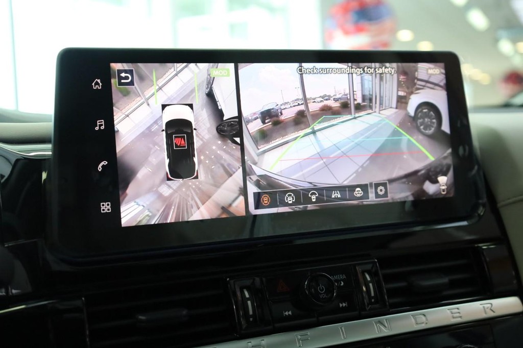 Nissan Pathfinder Vehicle Image 16