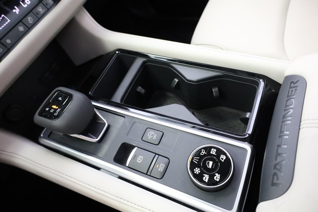 Nissan Pathfinder Vehicle Image 20