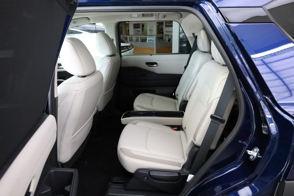 Nissan Pathfinder Vehicle Image 25