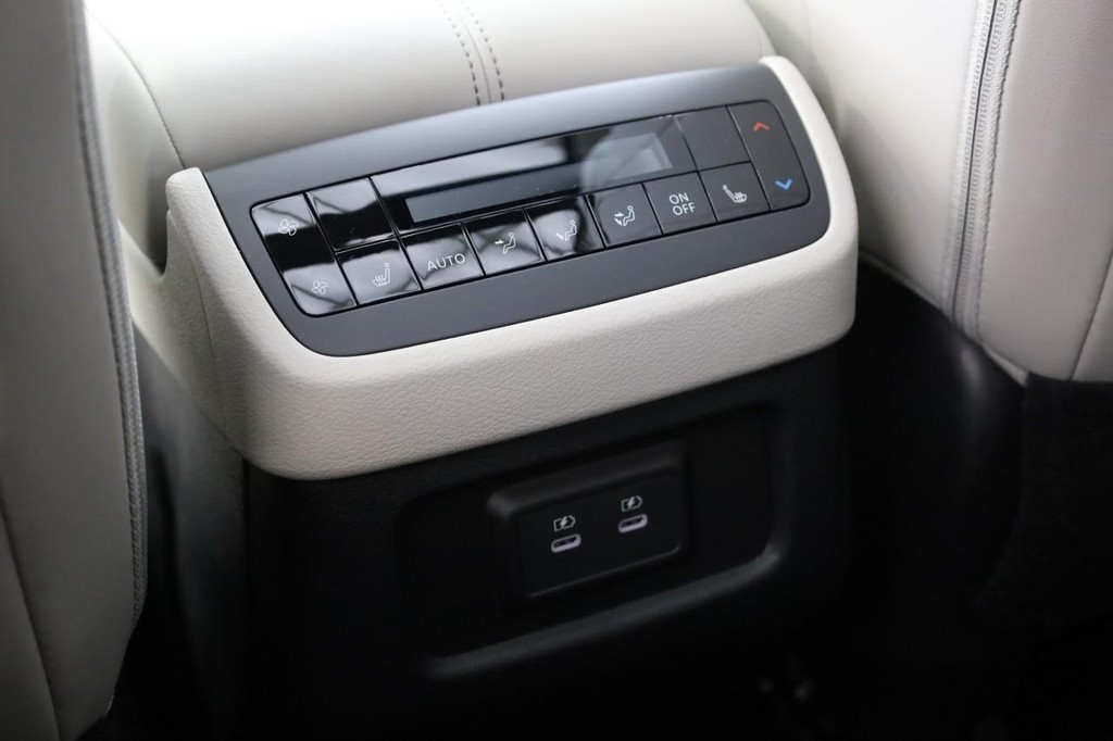 Nissan Pathfinder Vehicle Image 27