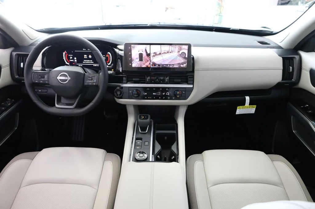 Nissan Pathfinder Vehicle Image 28