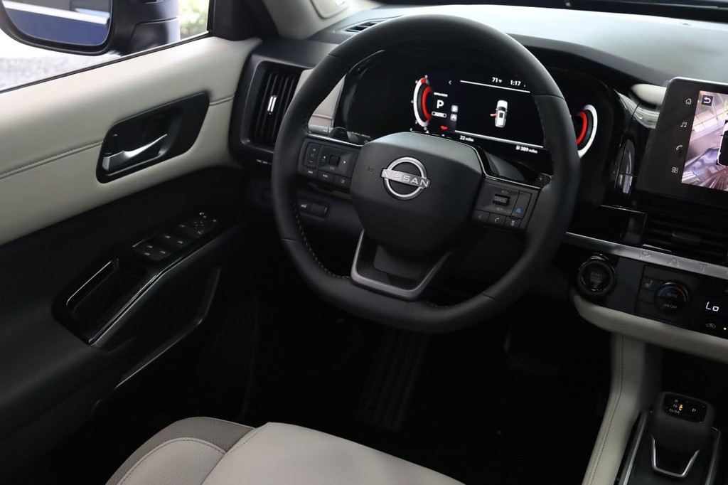 Nissan Pathfinder Vehicle Image 29