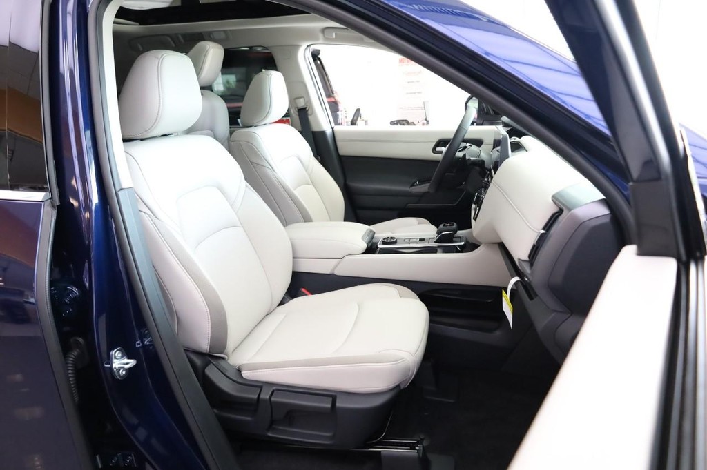 Nissan Pathfinder Vehicle Image 31