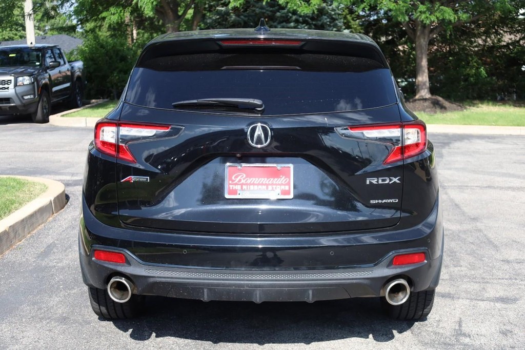 Acura RDX Vehicle Full-screen Gallery Image 6