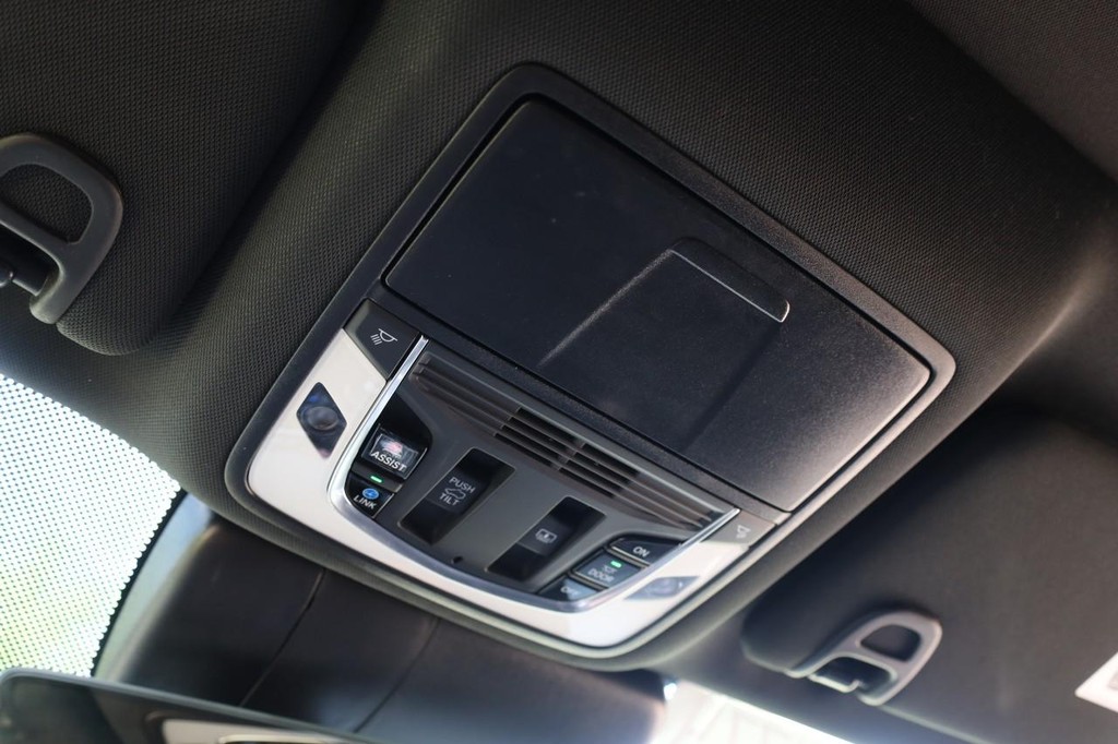 Acura RDX Vehicle Full-screen Gallery Image 19