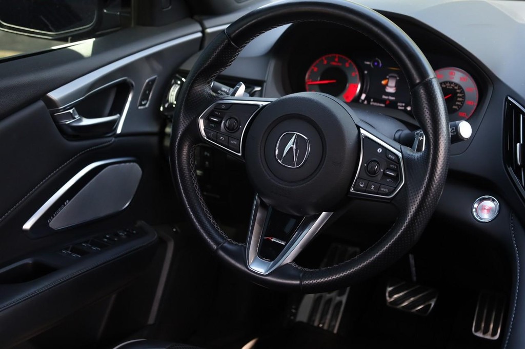 Acura RDX Vehicle Full-screen Gallery Image 25