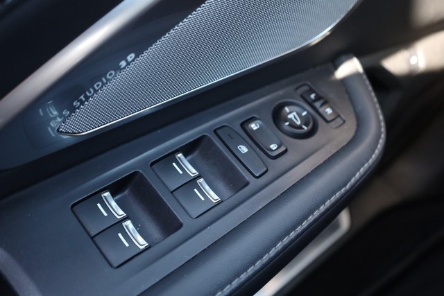 Acura RDX Vehicle Full-screen Gallery Image 20