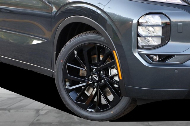 Nissan Rogue Plug-In Hybrid Vehicle Image 03