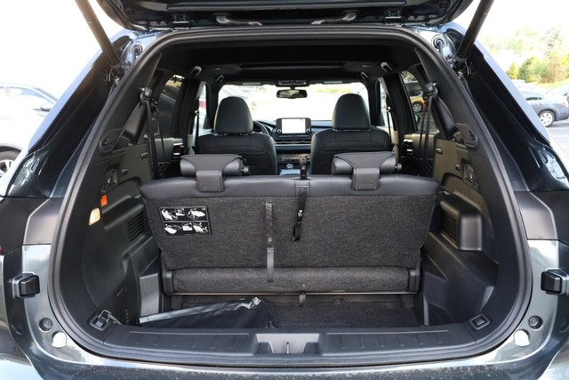 Nissan Rogue Plug-In Hybrid Vehicle Image 07