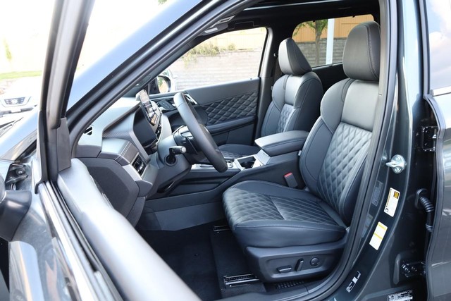 Nissan Rogue Plug-In Hybrid Vehicle Image 09