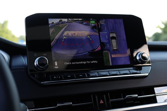 Nissan Rogue Plug-In Hybrid Vehicle Image 16